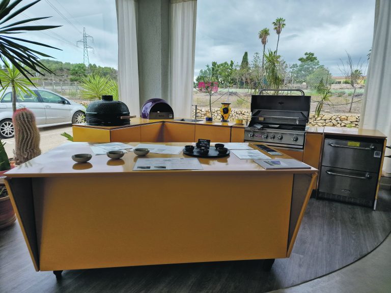 Modernes Outdoor-Kochen in Teulada Modernes Outdoor-Kochen in Teulada