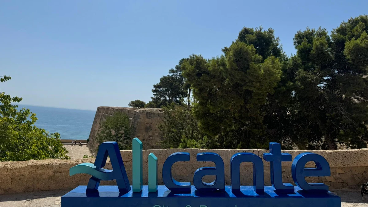 Record number of visitors over the long weekend: 325,000 tourists in Alicante