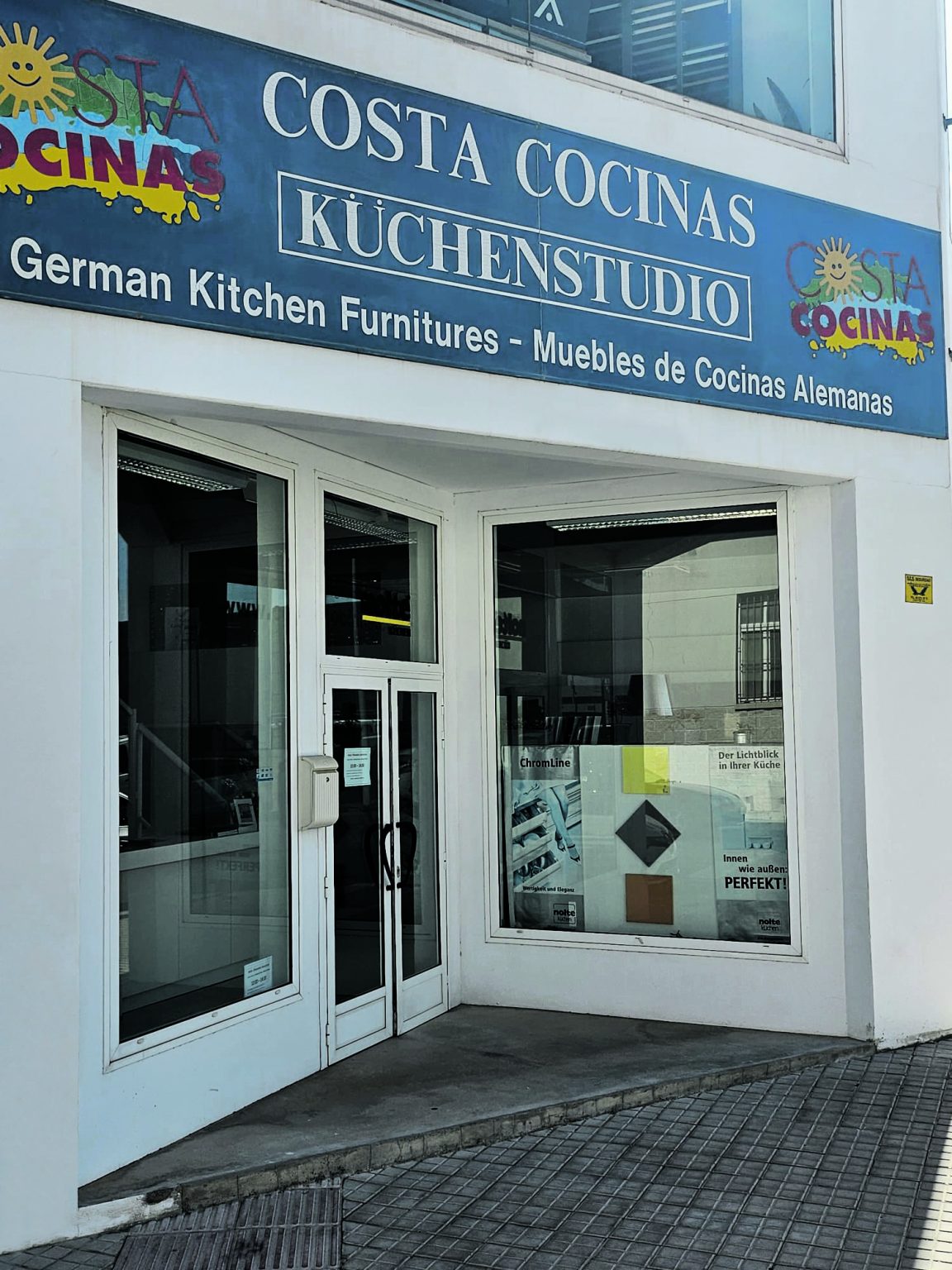Café con leche mit... Costa Cocinas: Eine Erfolgsgeschichte aus Benidoleig