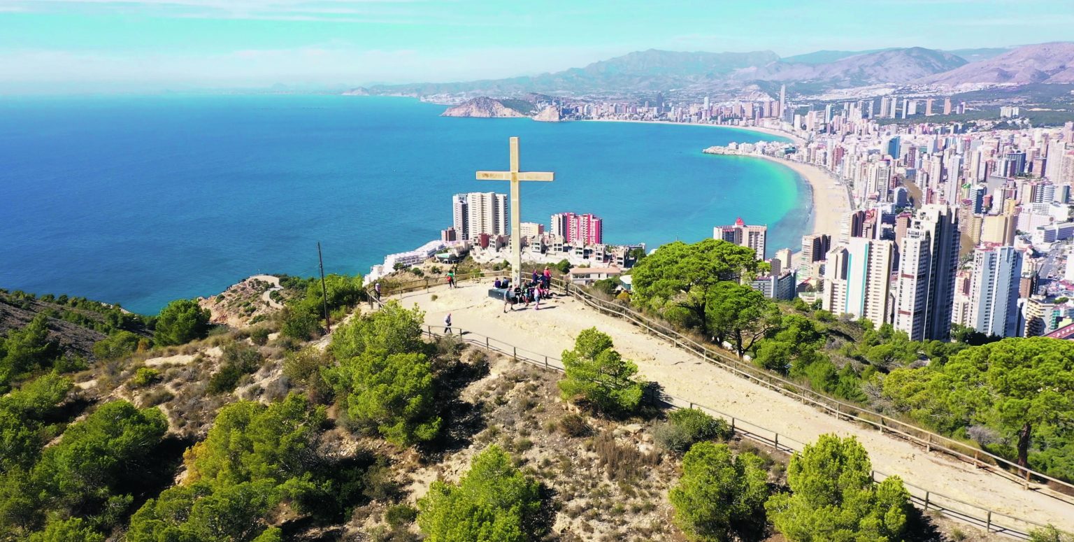 Das Kreuz von Benidorm: Von Sünden, Symbolen und Instagram