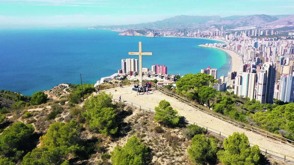 Das Kreuz von Benidorm: Von Sünden, Symbolen und Instagram
