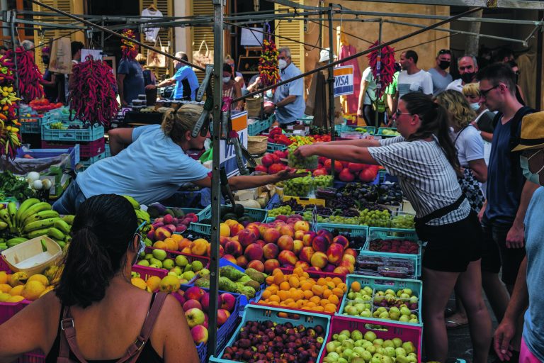 Une ambiance animée et des saveurs méditerranéennes – Les marchés hebdomadaires de la Costa Blanca