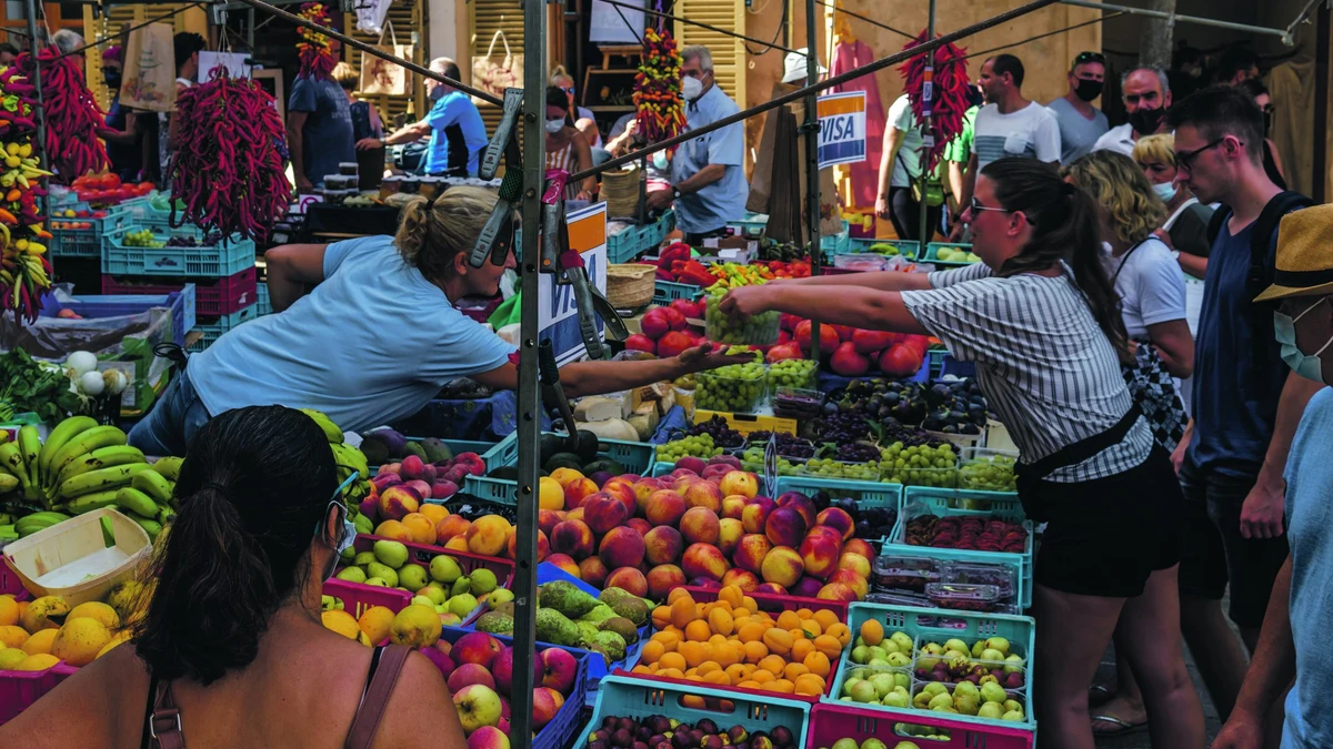 Colourful hustle and bustle and Mediterranean delights – the weekly markets of Marina Alta and Marina Baixa 6