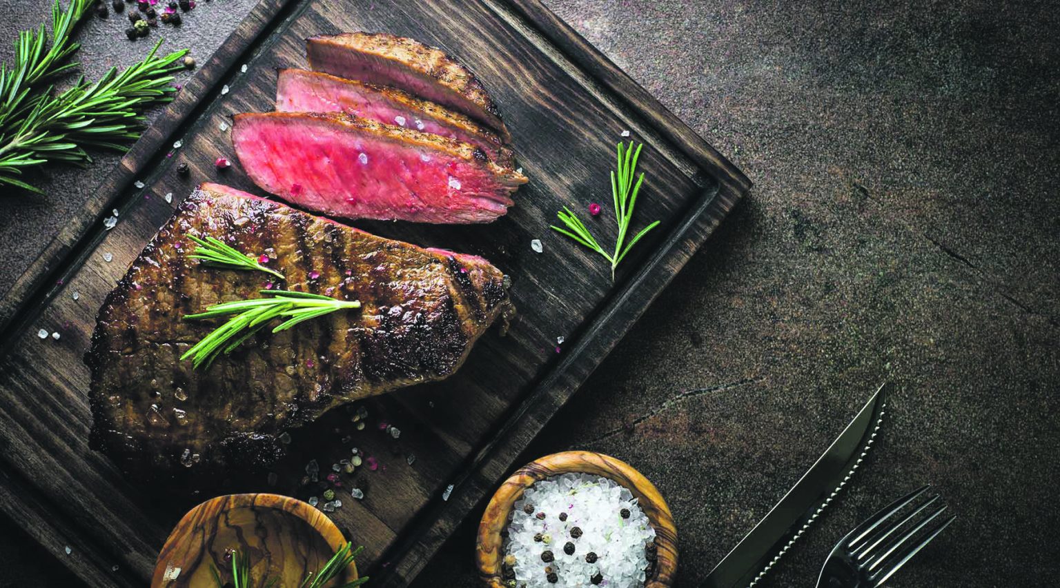 Unvergessliche kulinarische Highlights bietet das Restaurant The Cut Steakhouse direkt am Meer in Dénia.