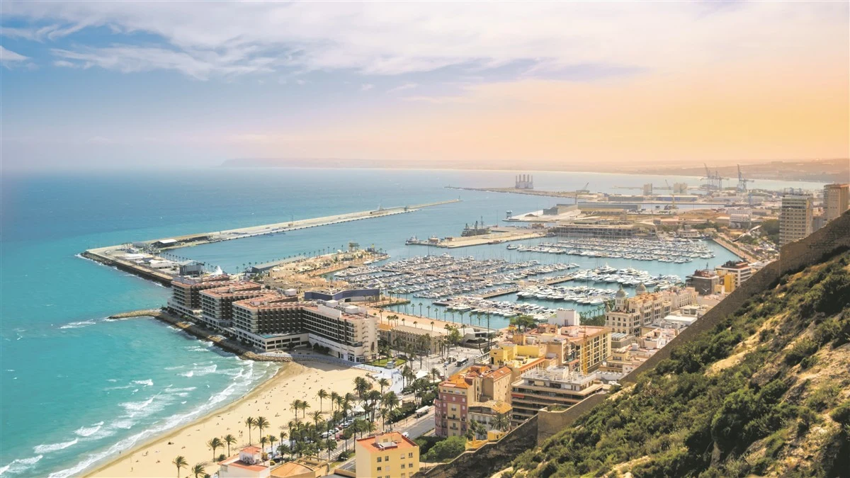 Record year for Alicante's hotels: season extension leads to peak figures