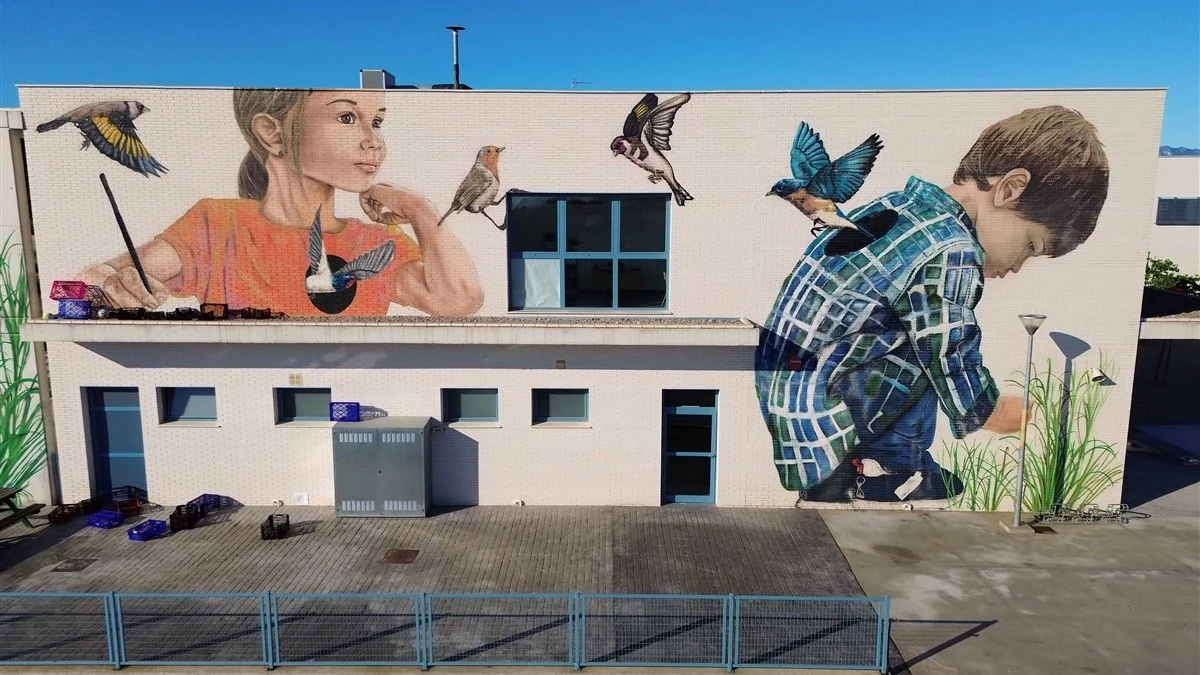 Close by and far away: Artists between the coast and the world stage 19