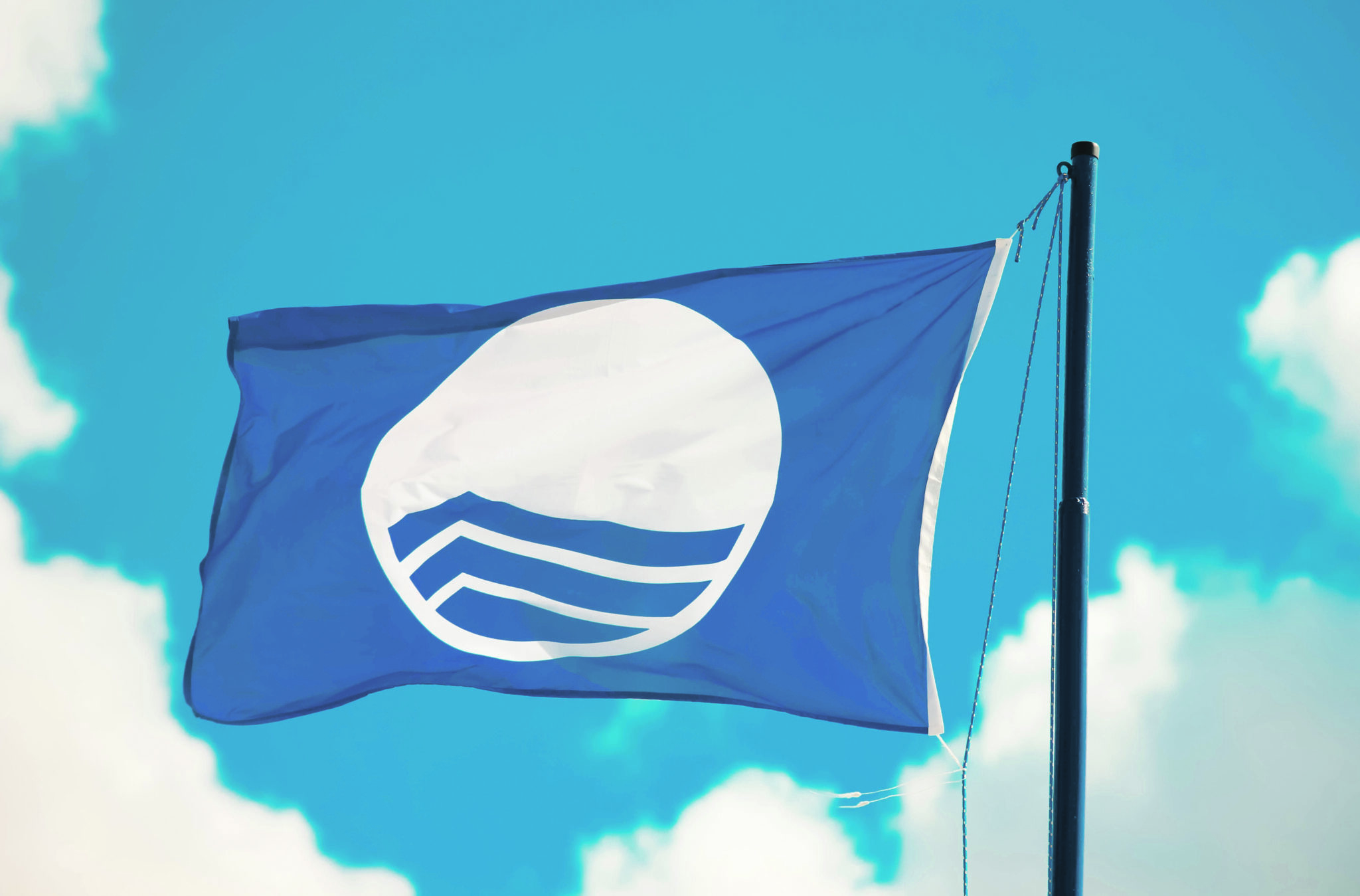 Blauer Anspruch – Diese Strände tragen 2025 die Blaue Flagge