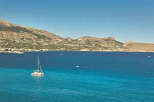 Einzigartig zwischen Bergen und Meer