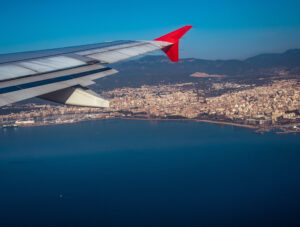 Iran-Konflikt und Flugpreise: Was Alicante und Valencia wirklich erwartet