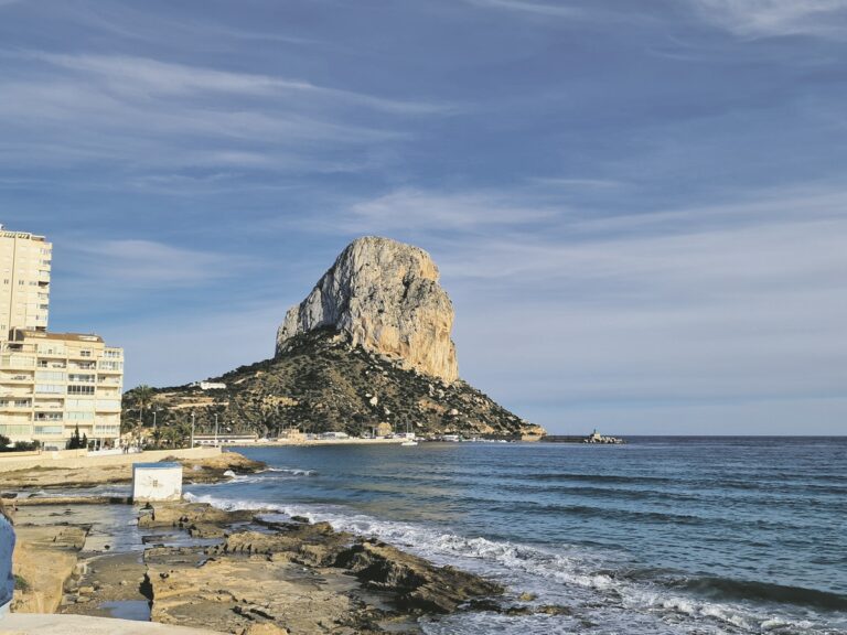 Extreme Hitze an der Costa Blanca: Naturparks sind gesperrt, die Waldbrandgefahr steht auf Stufe 3. Diese Regeln gelten bis Freitag.