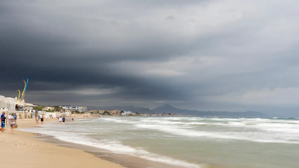 Unwetter an der Costa Blanca: Schulen geschlossen – Warnstufe Orange bleibt